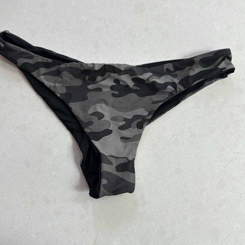 Bikini - Picture 5 of 7